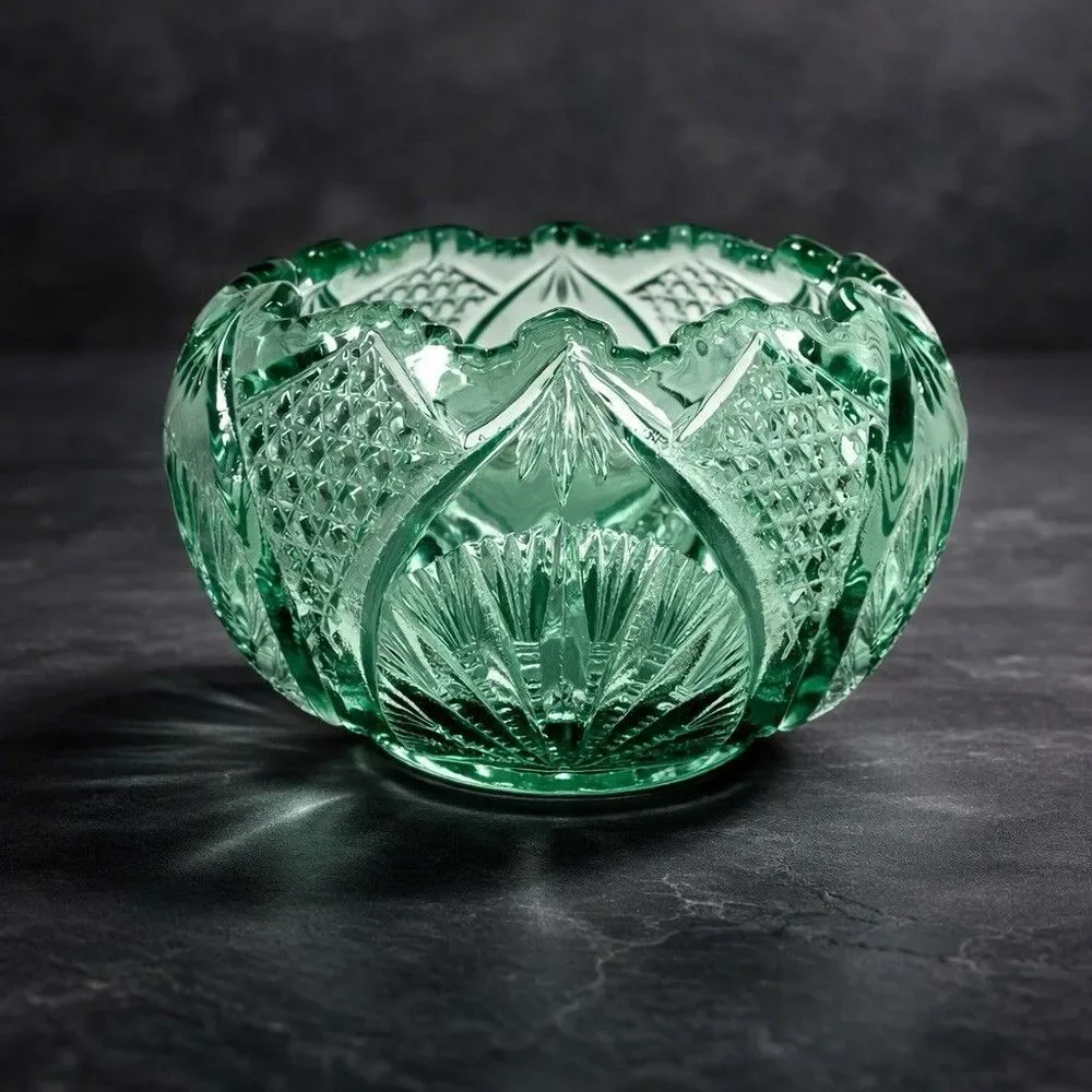 Vintage Fenton Green Glass Rose Bowl Sawtooth Rim Starburst Floral Vase 6.5”